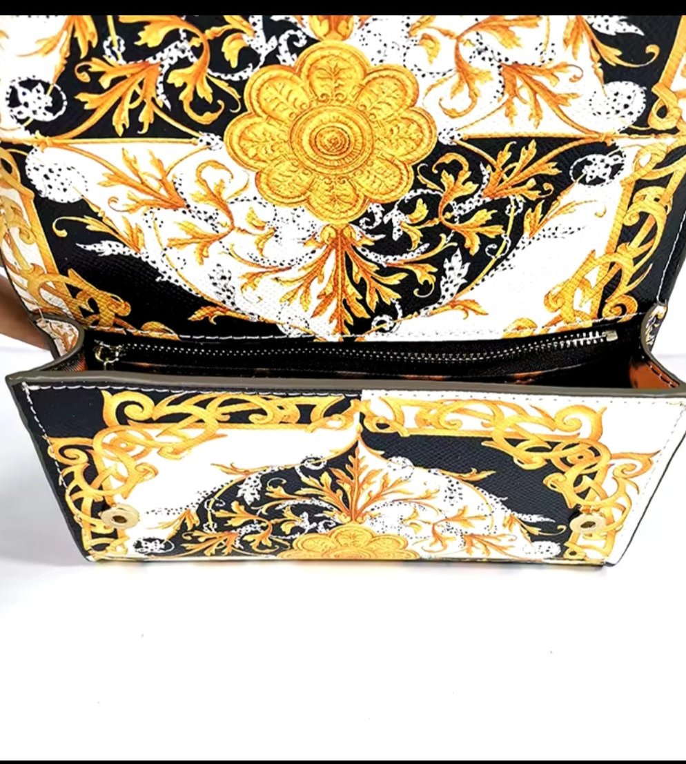 Goldleaf boarders purse