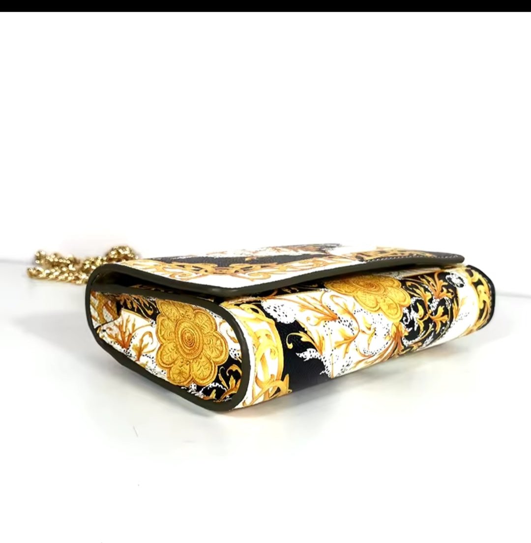 Goldleaf boarders purse